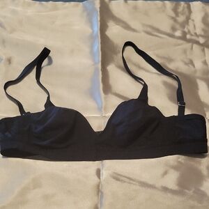 Hanro Smoorh Illusion soft cup bra in black, size 32B.